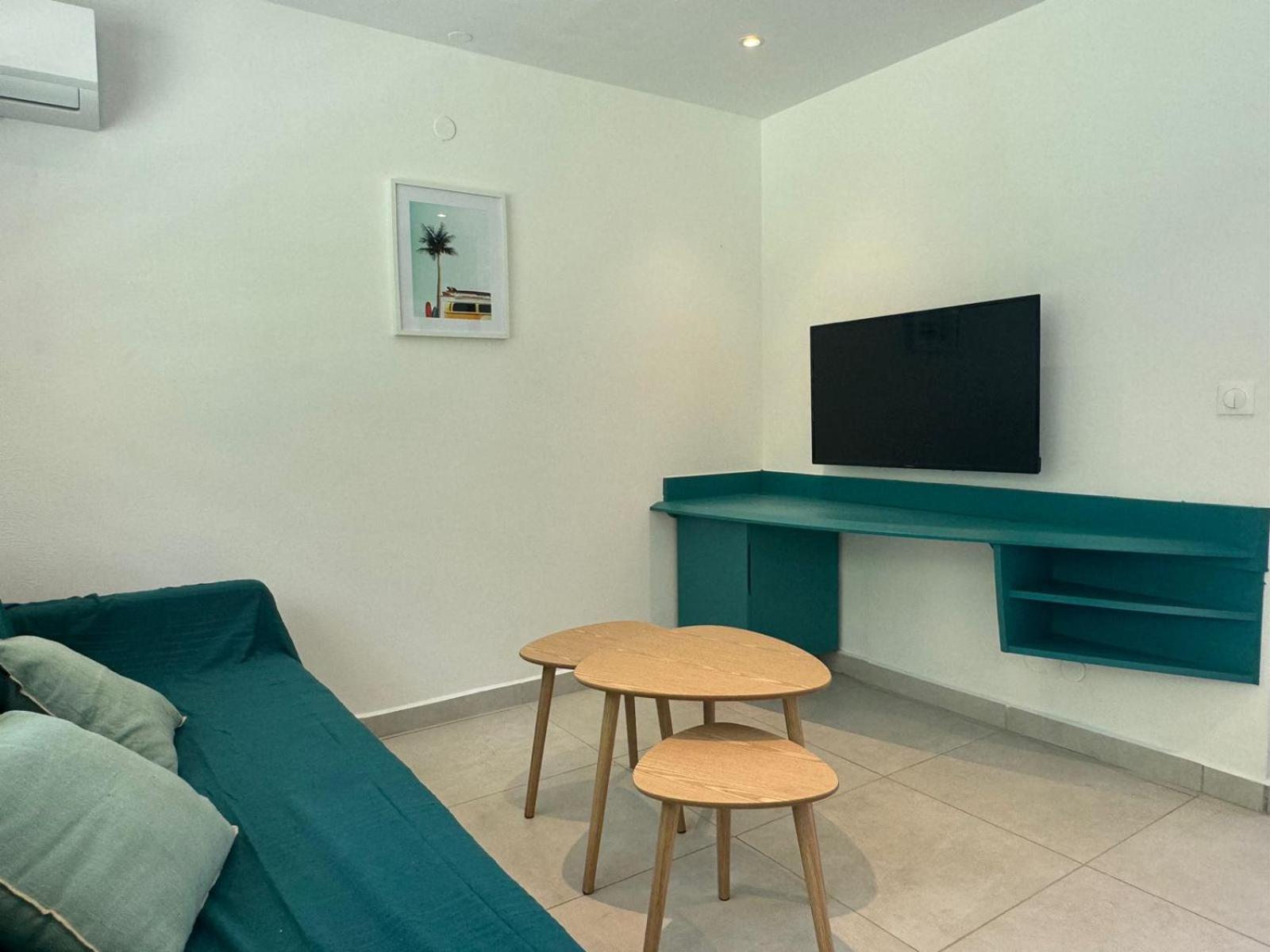 Manbana 323 Apartment Grand-Bourg  ภายนอก รูปภาพ
